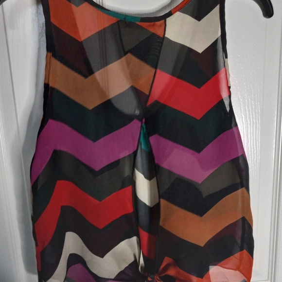 Vivace Design Flowy Top. Open in the Back. - Picture 4 of 5